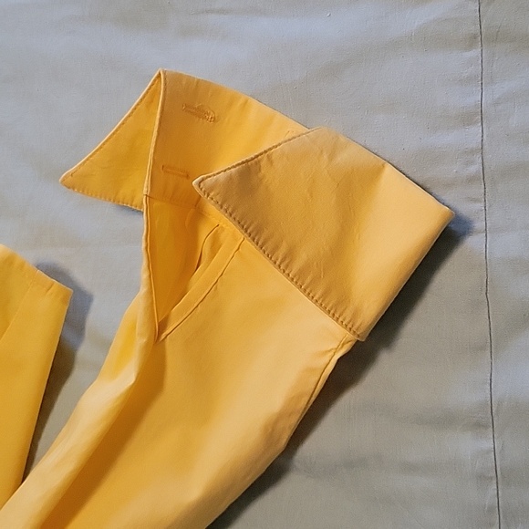Cropped waist-tied yellow top with 2-button French cuffs. Cotton/spandex XL - Picture 3 of 5